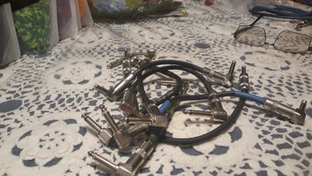 Patch cords for guitar pedals