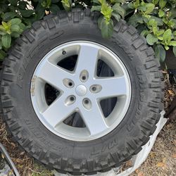 2014 Stock Jeep Wrangler Wheel and Tire