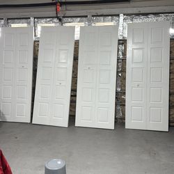 4 puertas de clost de 79 1/2 x 29”  de ancho