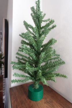 Mini Green Christmas Tree — Cute Holiday Decor 🎄
