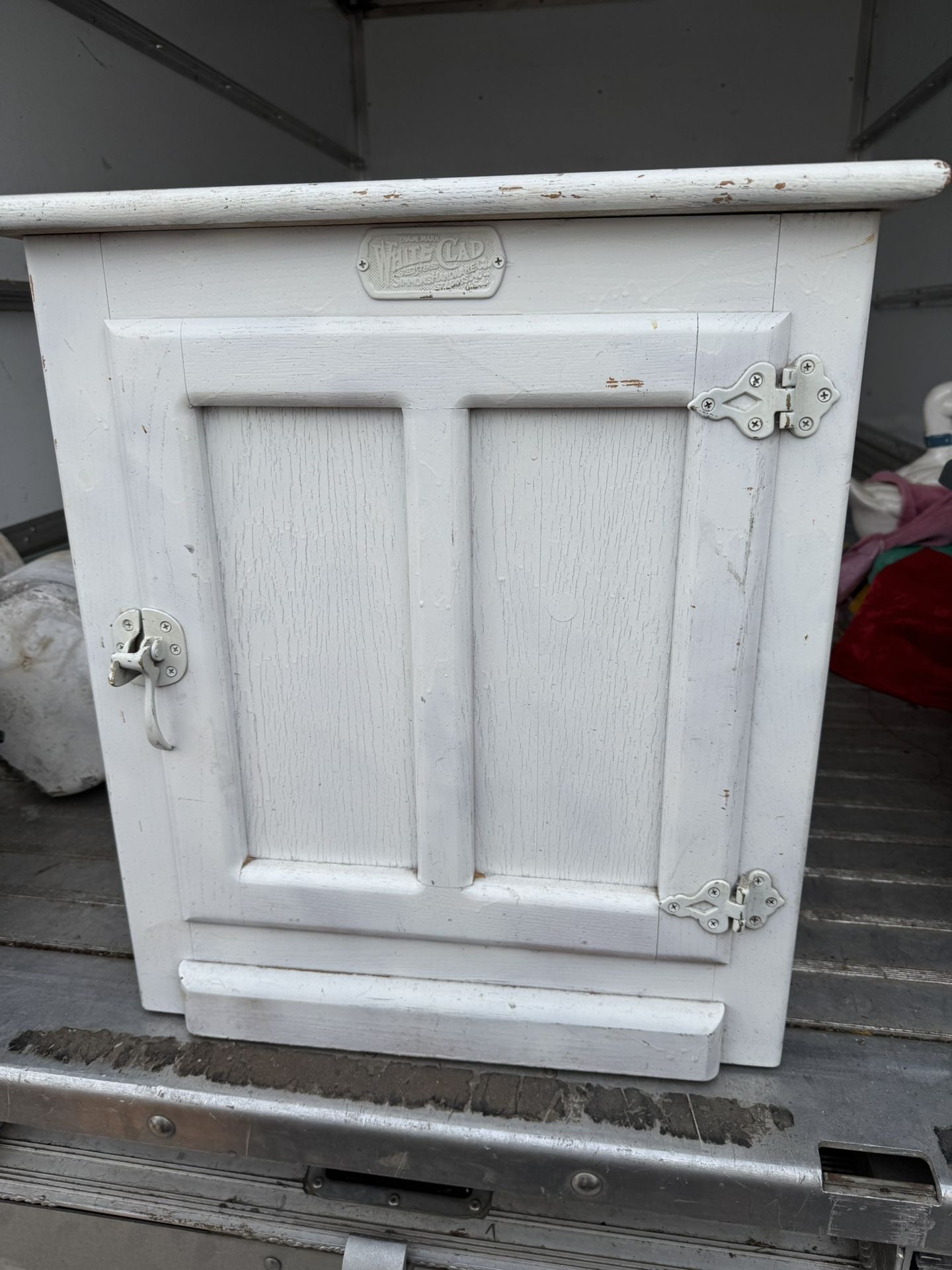 Antique hutch. 24”Lx22”W