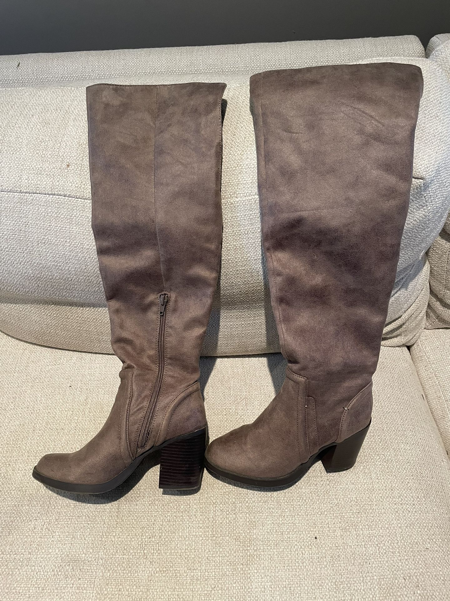 womans knee high boots size 6