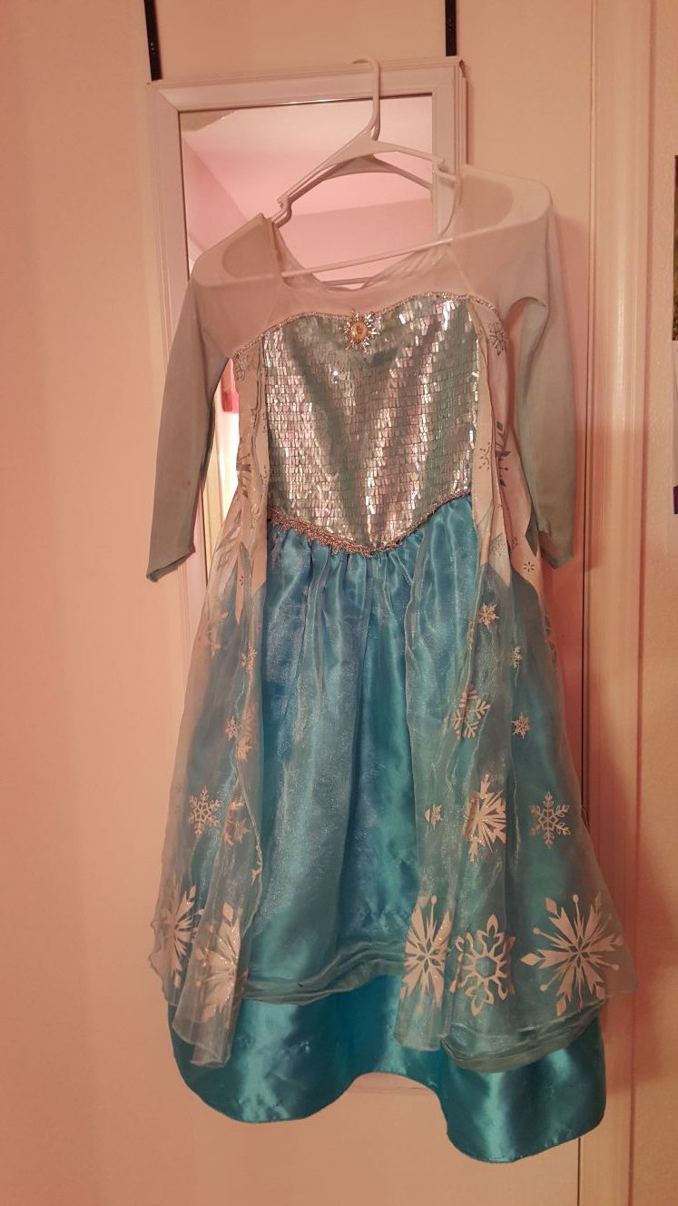 Elsa. dress. zize. 9/10