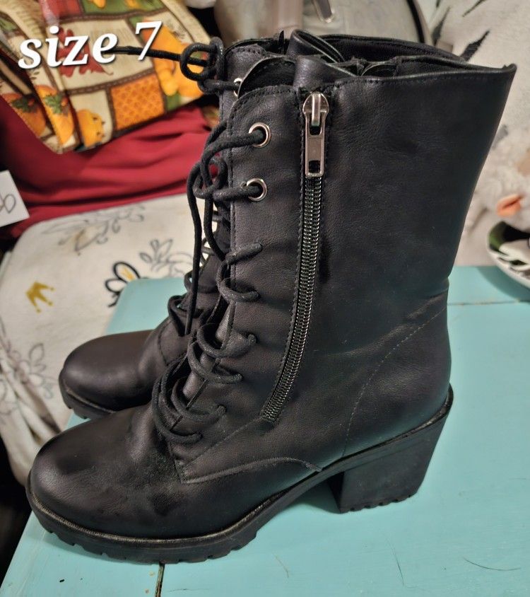 Women's Size 7 Boots 