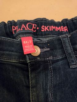 Classic dark wash denim skimmer shorts for girls! These are The Children's Place Skimmer Shorts in Size 6X/7.