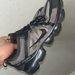 NIKE VAPORMAX 2019 SIZE 9.5