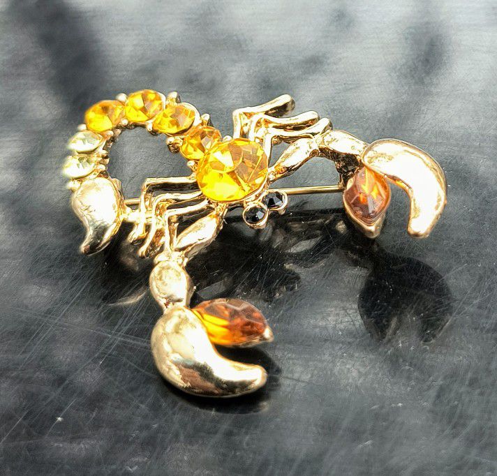 Desert Amber Scorpion Claws Scorpio Zodiac Rhinestone Gold Astrology Brooch