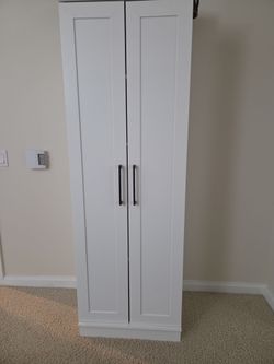 Storage cabinet