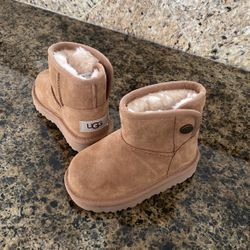 UGG Girl Boots Size 7