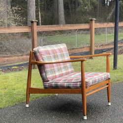 SHIELD CHAIR COMPANY MID CENTURY LOUNGER