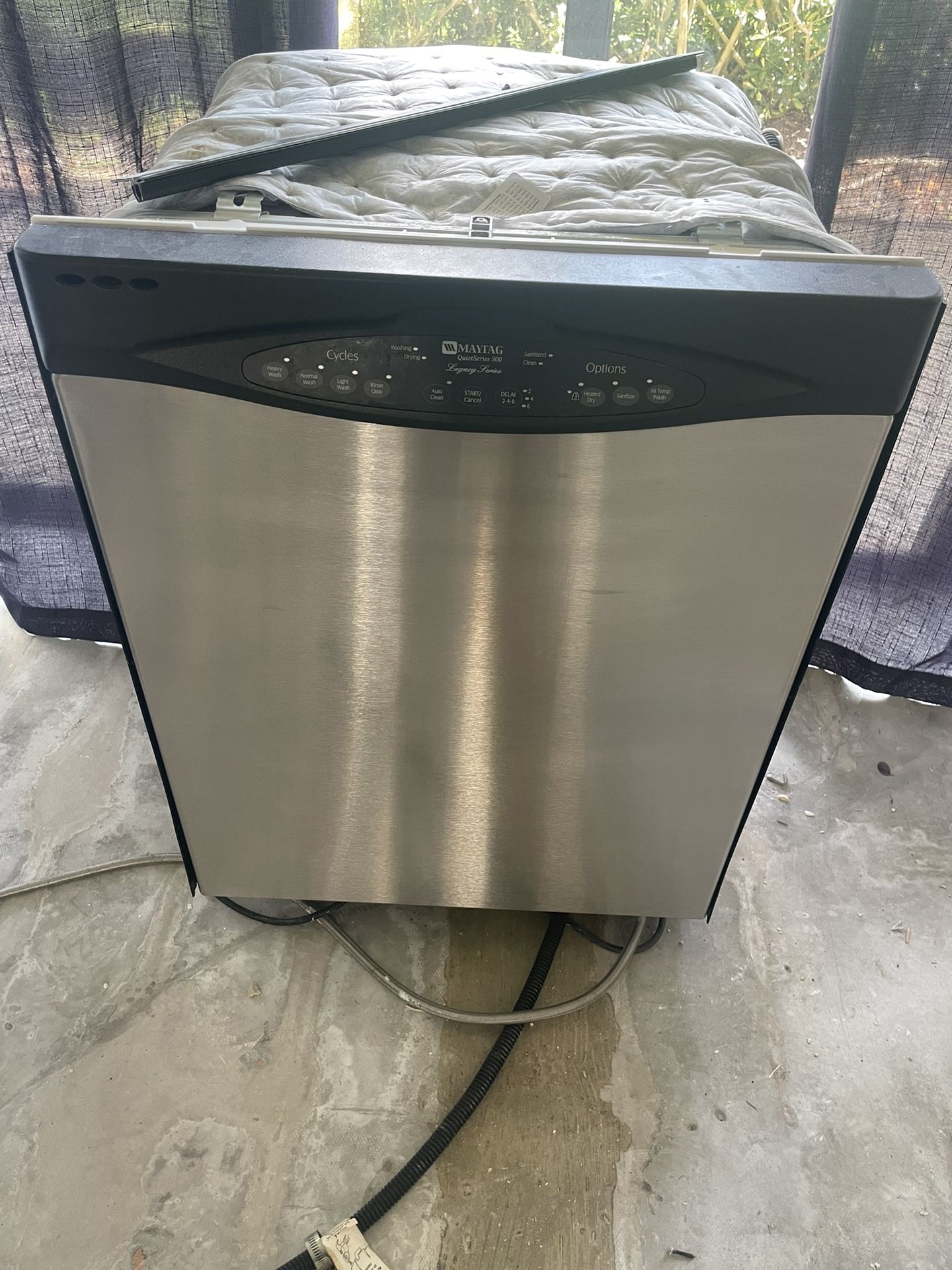 Maytag Quiet Series 300 Dishwasher