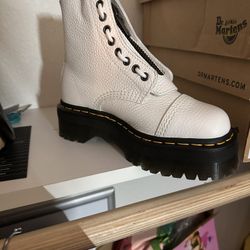 Dr Marten Boots Collection