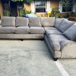 “Large Modern Gray Sectional Sofa – Deep Seats, Plush Cushions, Very Comfortable”
