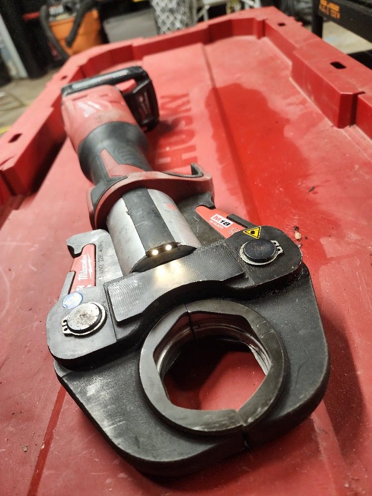 MILWAUKEE 2773-20 M18 FORCE LOGIC PRESS TOOL KIT WITH 1/2” - 2” JAWS.
⁷