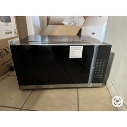 Frigidaire Black Stainless Microwave – Brand New