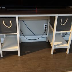 Entertainment/ Desk 
