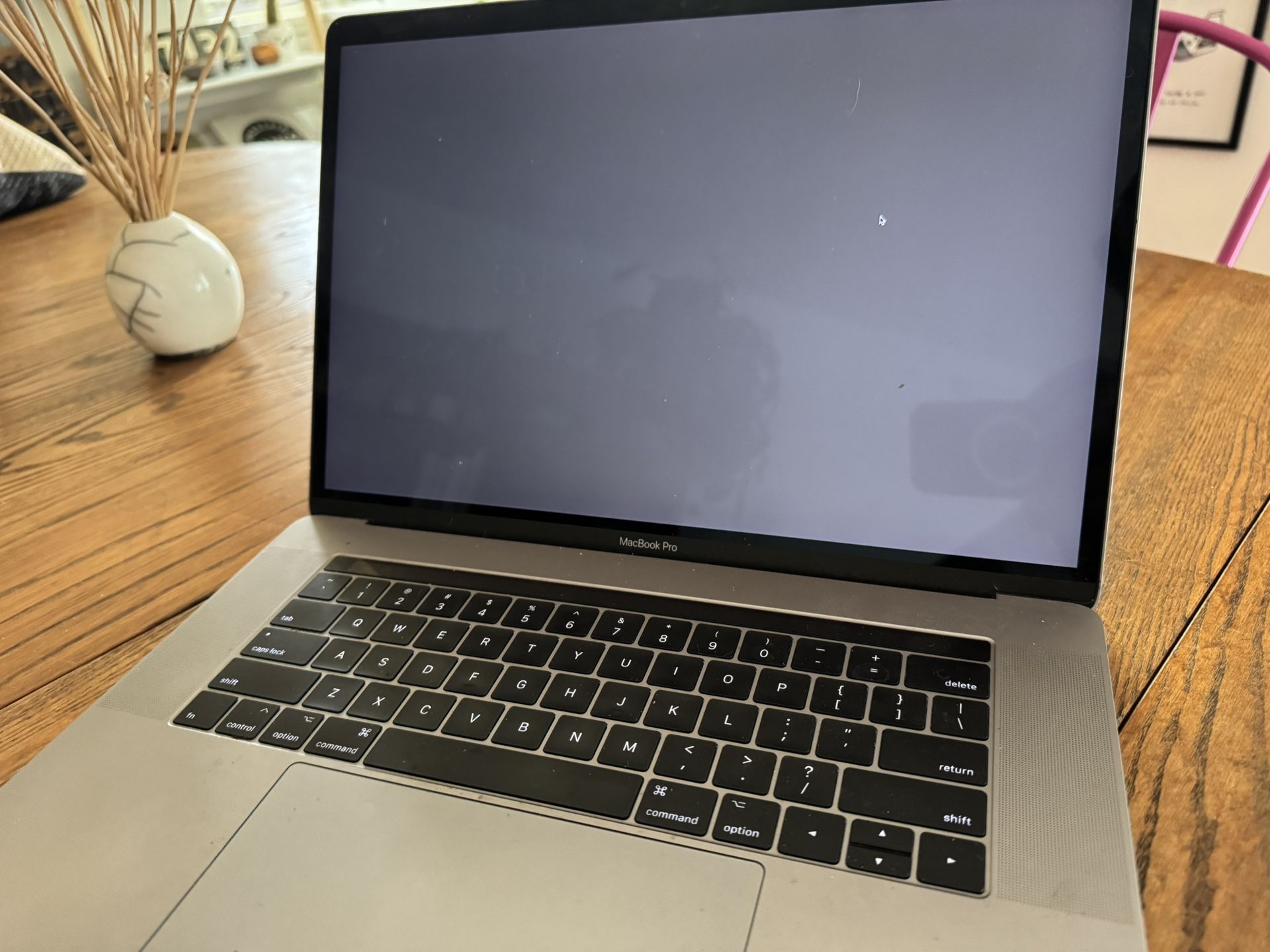 15" MacBook Pro (Touch Bar, Mid 2017)