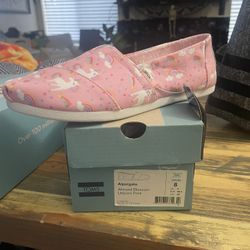 Women’s Tom’s Size 8
