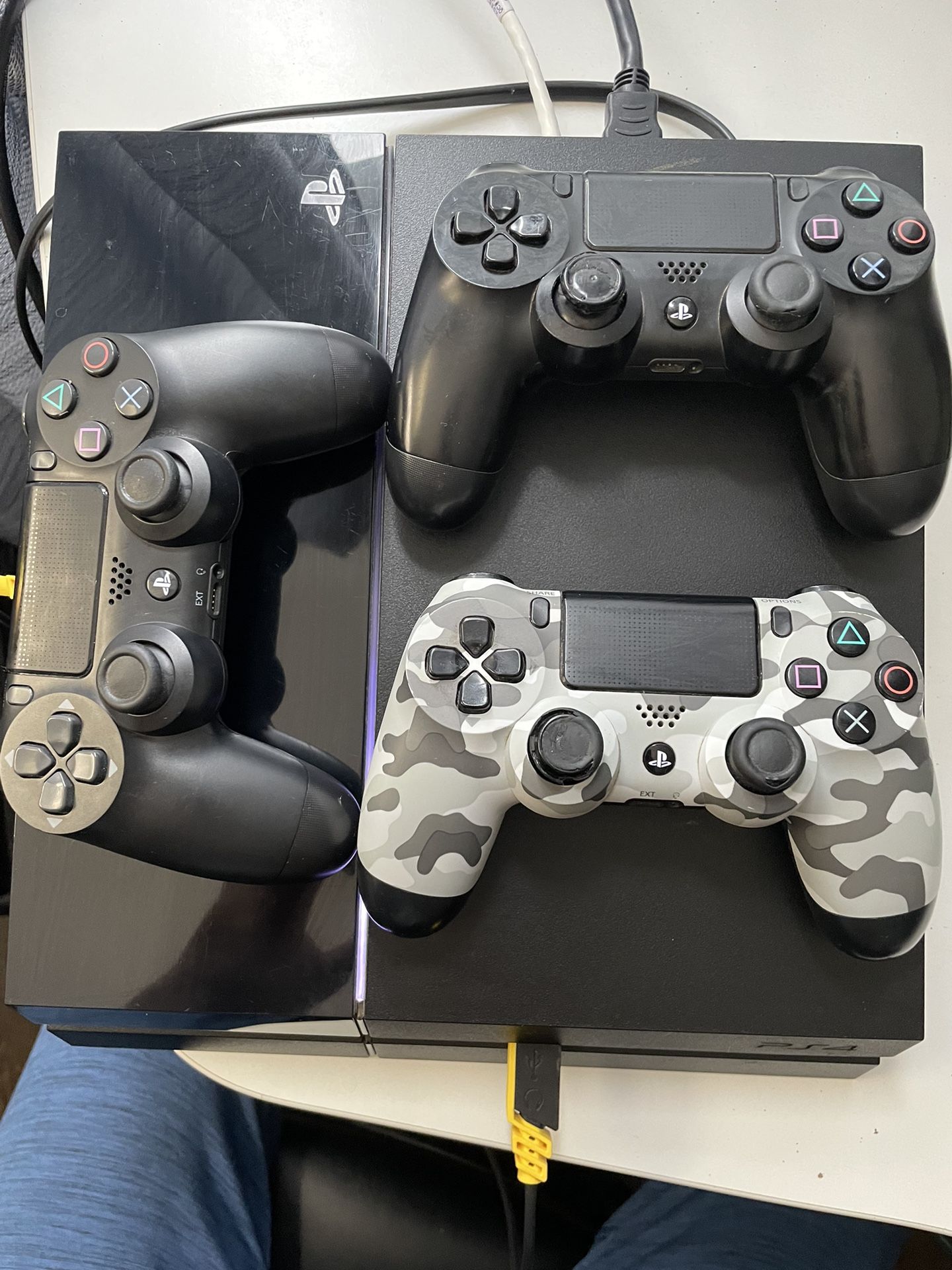 PS4 Bundle(PRICE IS NEGOTIABLE)