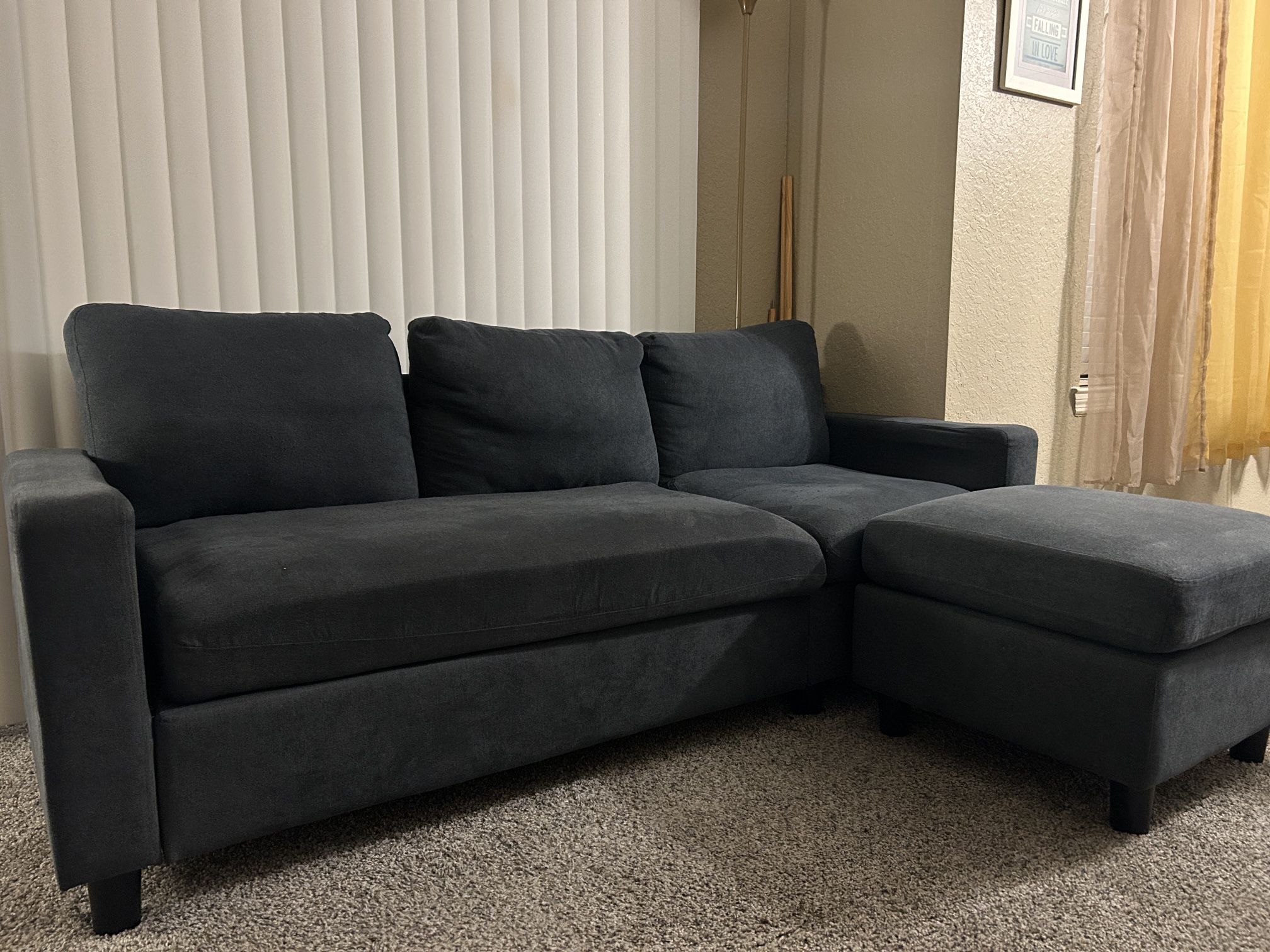 Modern Gray Sectional Sofa with Chaise – Clean & Comfortable