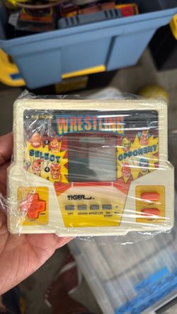 Vtg. Tiger wrestling handheld game