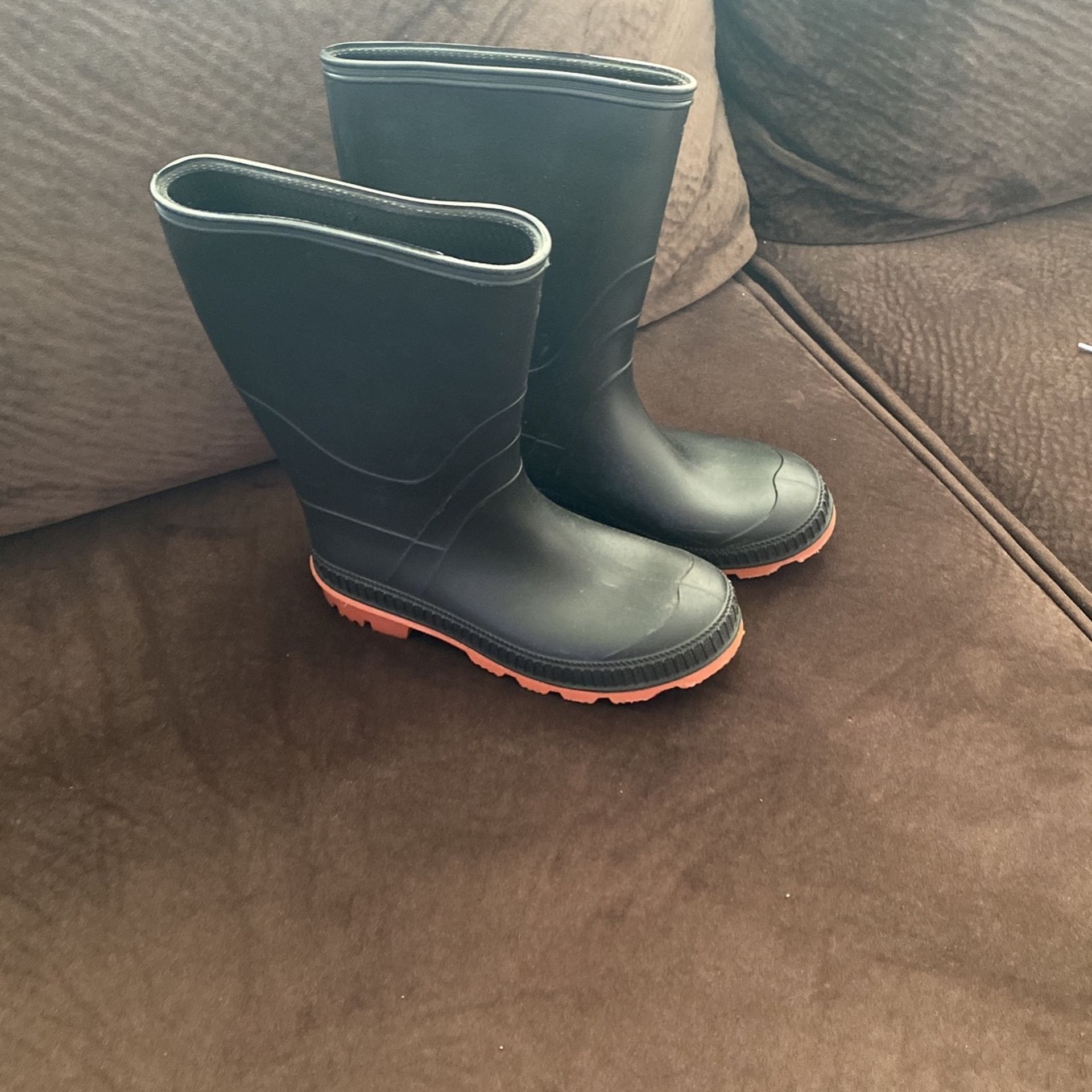 Rain boots size 3