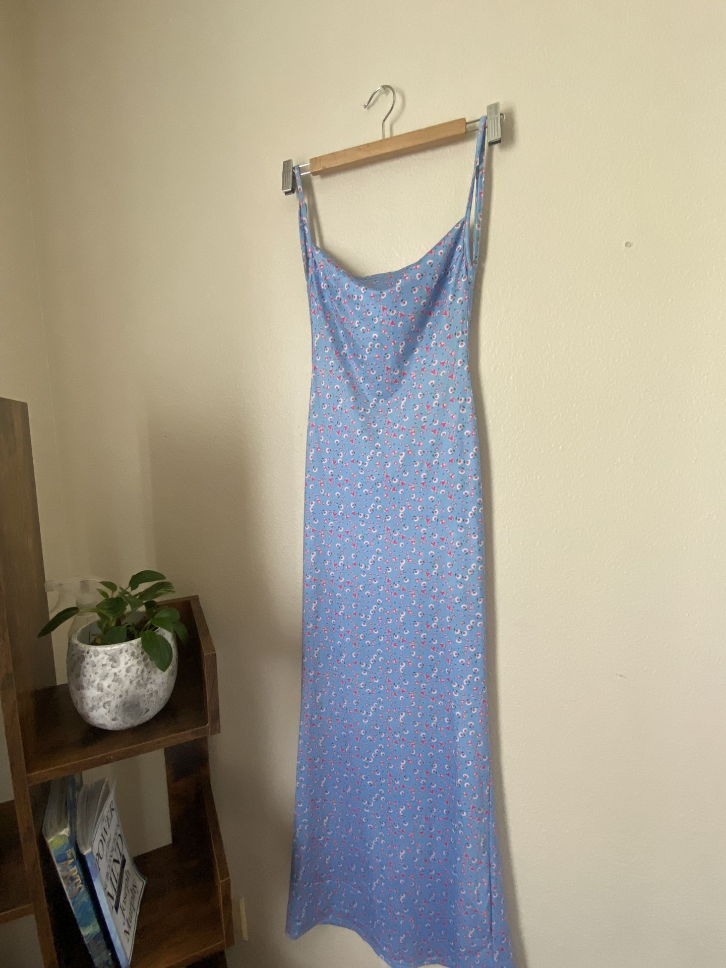 Viral Backless Body con Dress