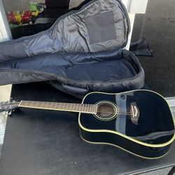 Oscar Schmidt OG1B 3/4 size Black Dreadnought Acoustic Guitar w/ Case. Missing a string, some light comestic wear, light scratches on front