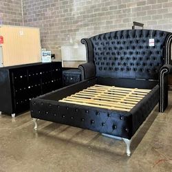 Black Luxury Bedroom Set/ Bed , Nightstand, Dresser And Mirror