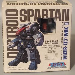 Takatoku Toys 1/144 Scale Diecast Model Destroid Spartan Super Dimension Fortress Macross