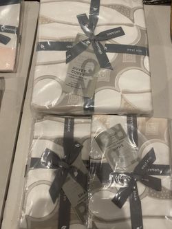 Full/Queen Duvet Cover And Pillow Shams