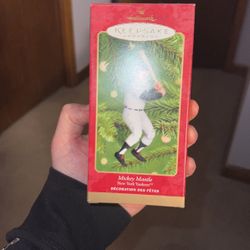 Hallmark Keepsake New York Yankees Mickey Mantle Ornament 