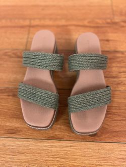 Chinese Laundry Green Sandals