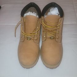 Timberland Chukka Boots - Size 6.5