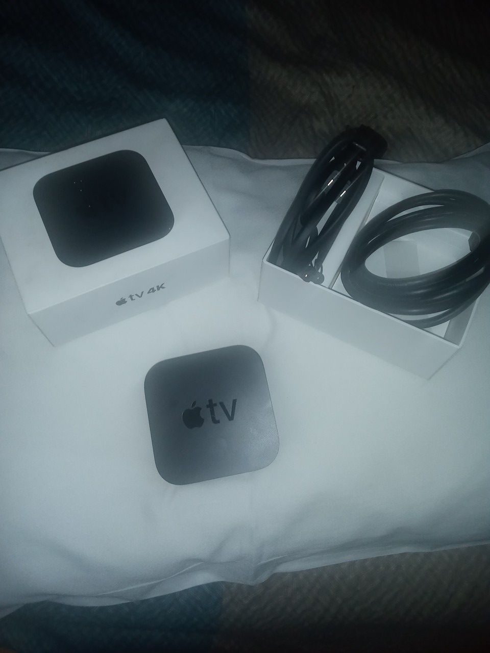 Apple TV 4k 32 GB *with original box and cords!!