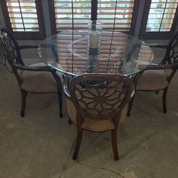 Round Glass Table With 4-Chairs