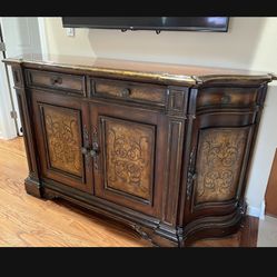 Credenza Cabinet By Hooker!! Great Condition! Dimensions In One Of The Pictures