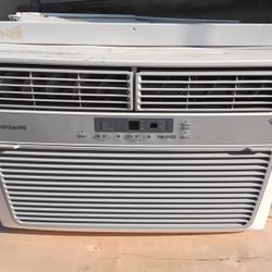 Frigidaire 6000 BTU  Window Ac Air Conditioner Unit With Side Panels 