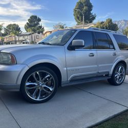 2004 Lincoln Navigator 