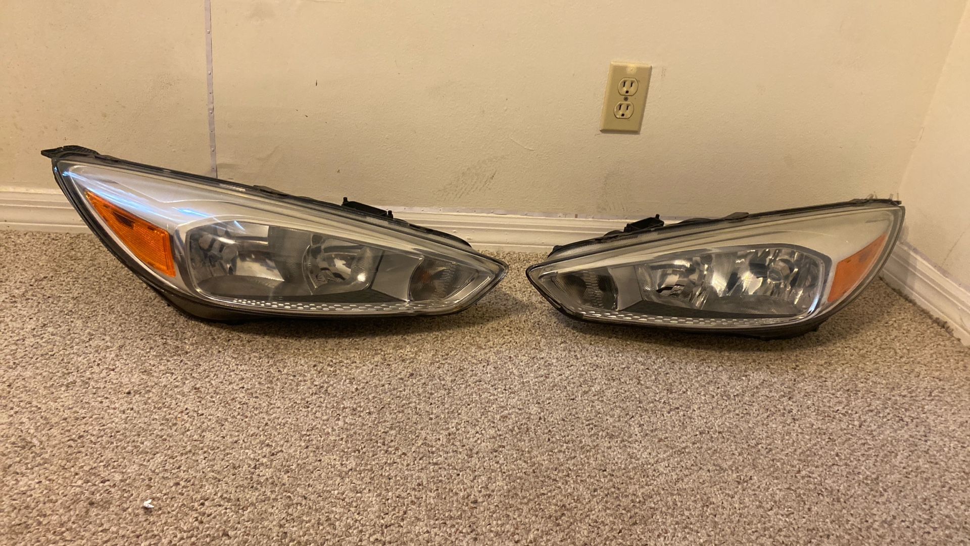 2015-18 Ford Focus Headlight Assemblies