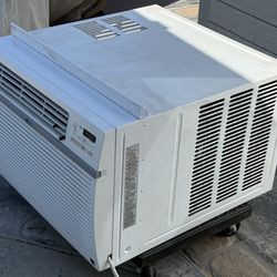 Air Conditioner - LG 15000btu Window AC