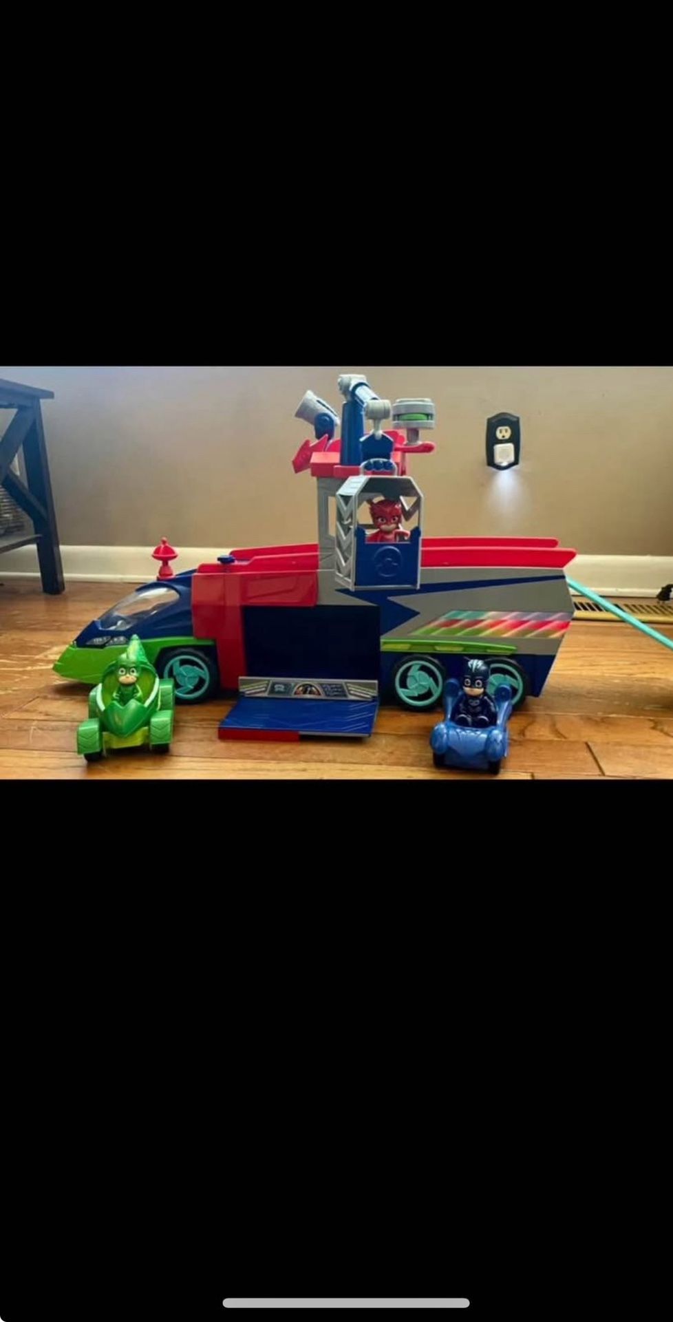 PJ Masks- PJ Seeker Vehicle Playset With Lights And Sounds