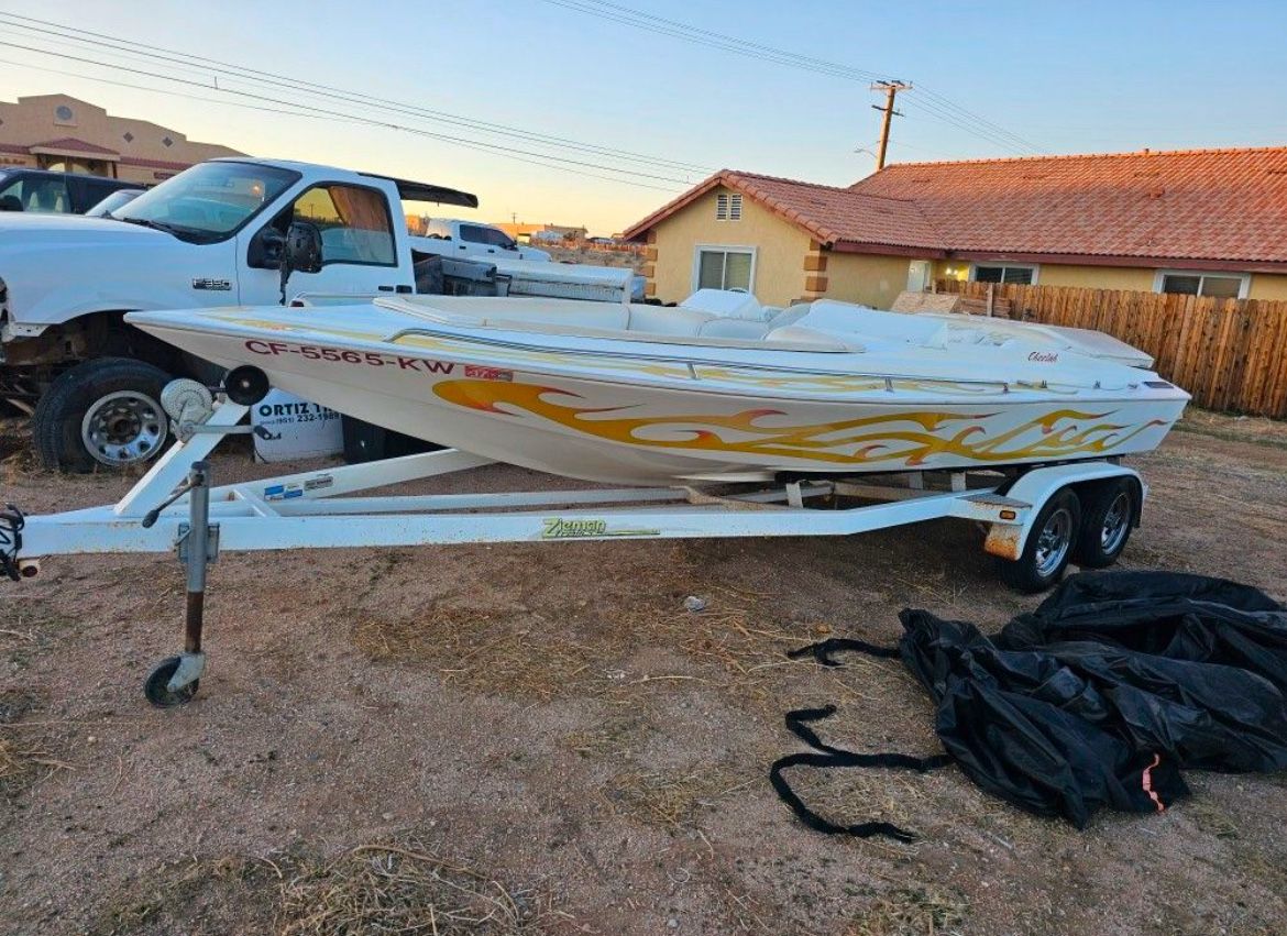 2004 Cheetah 21 Foot Boat