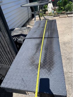 Pick up truck bed storage locker