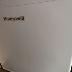 Honeywell Mini Freezer – Excellent Condition