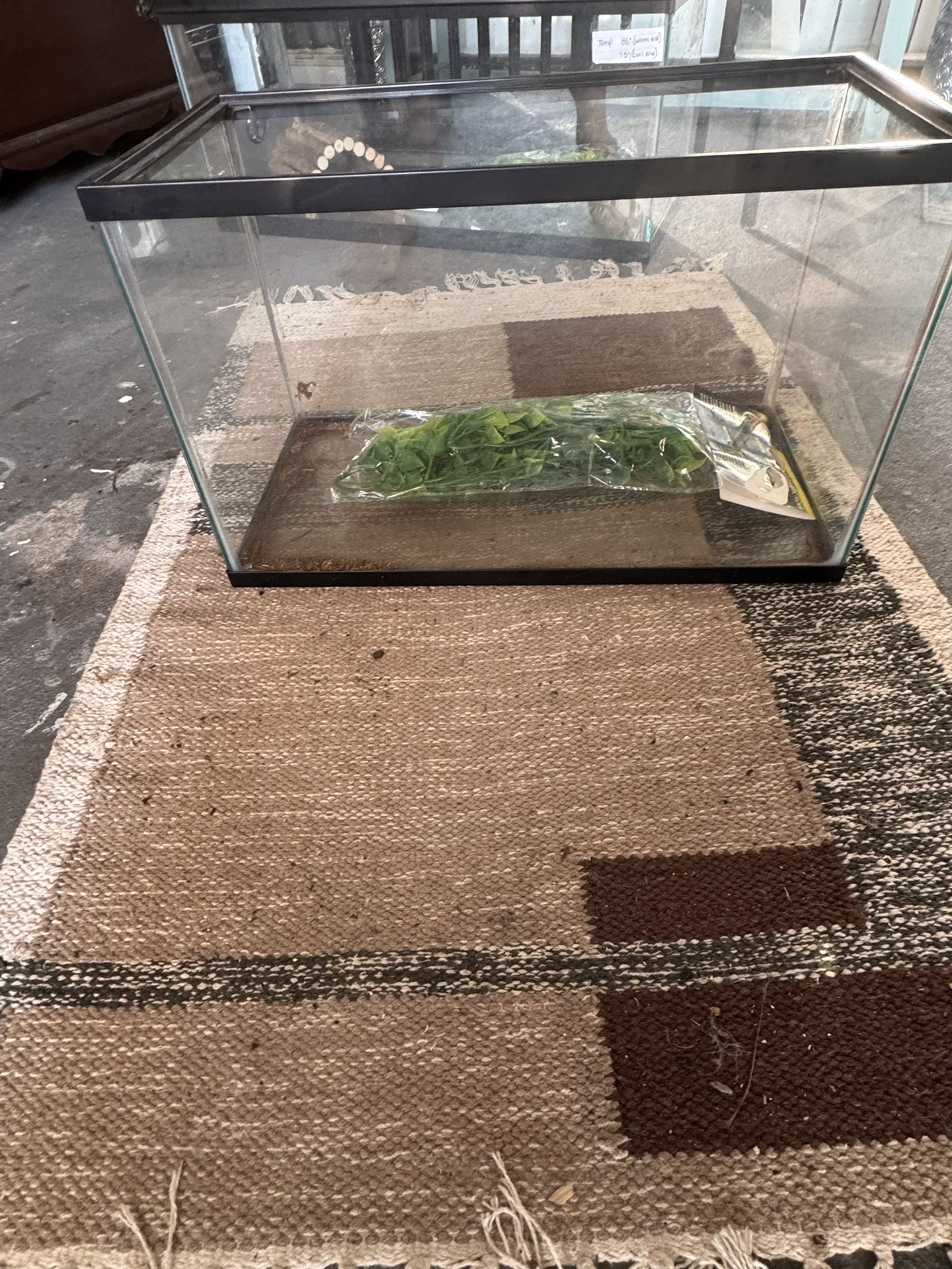 10 Gallon Tortoise/ Reptile Tank.