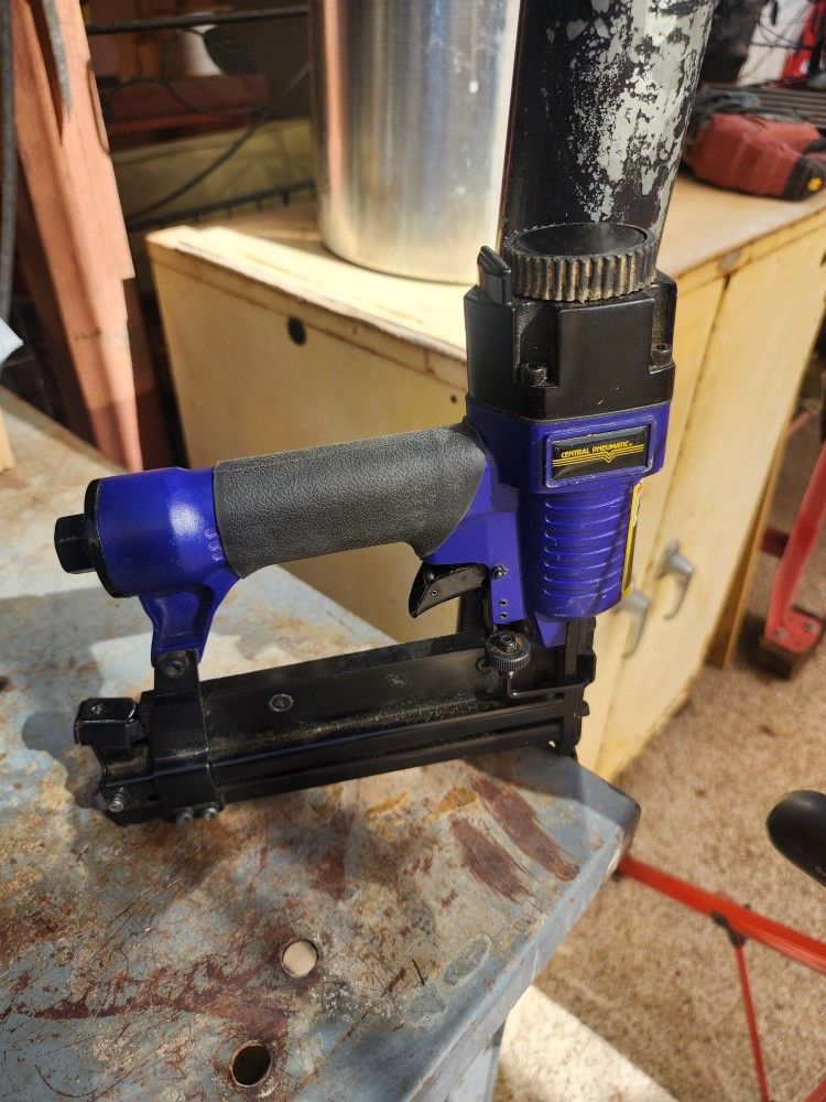 Nailer/stapler