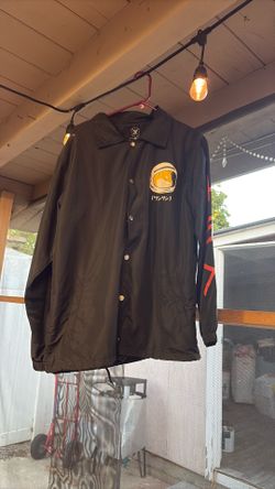 Men’s windbreaker size Medium