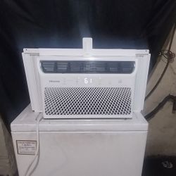 8,000 BTU Air Conditioner Hisense With Remote (Smart WiFi Like New)