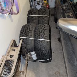 Set of 4 235/60R18 Cooper Discoverer Snow Tires $400